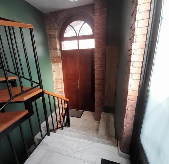 Economy Triple Room, Aragvi