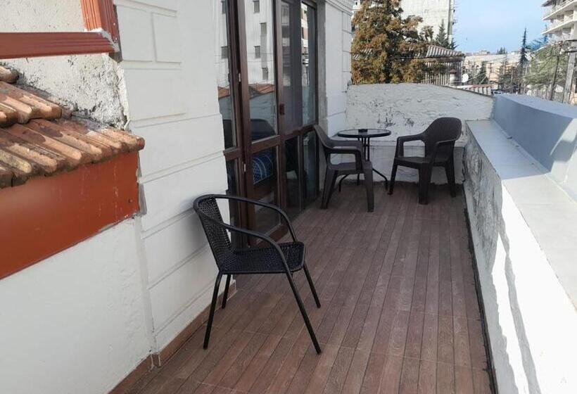 اتاق استاندارد با تراس, Aragvi