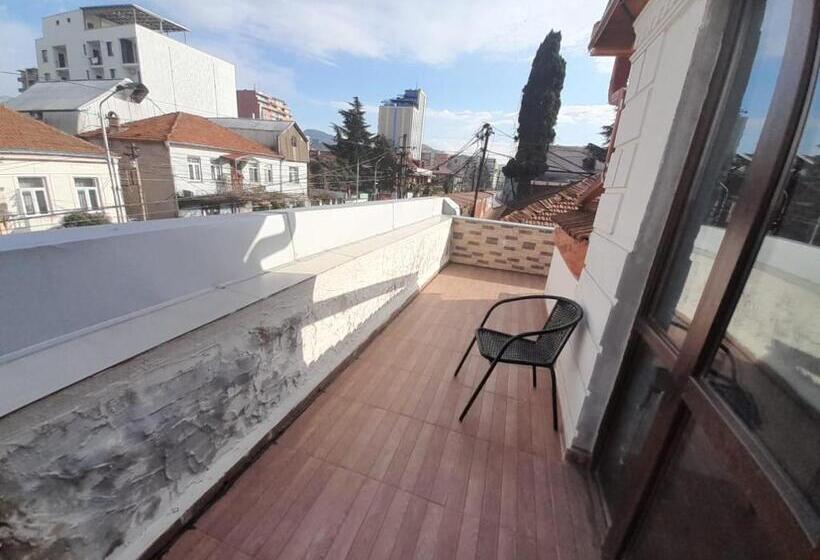 اتاق استاندارد با تراس, Aragvi