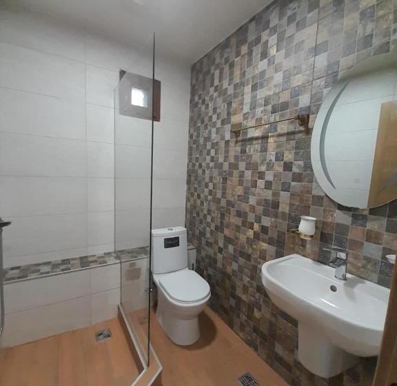 اتاق استاندارد سه تخته با بالکن, Aragvi