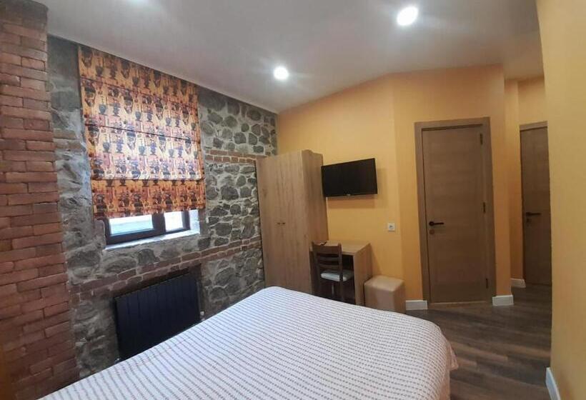 اتاق اکونومی, Aragvi