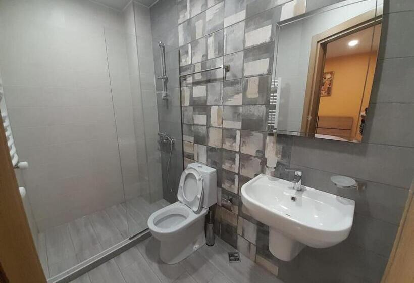 اتاق اکونومی, Aragvi