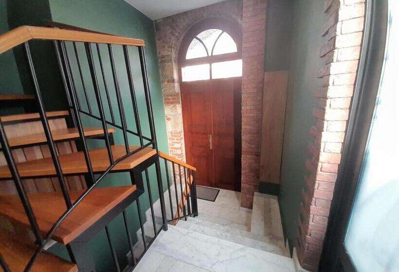 اتاق استاندارد با تراس, Aragvi