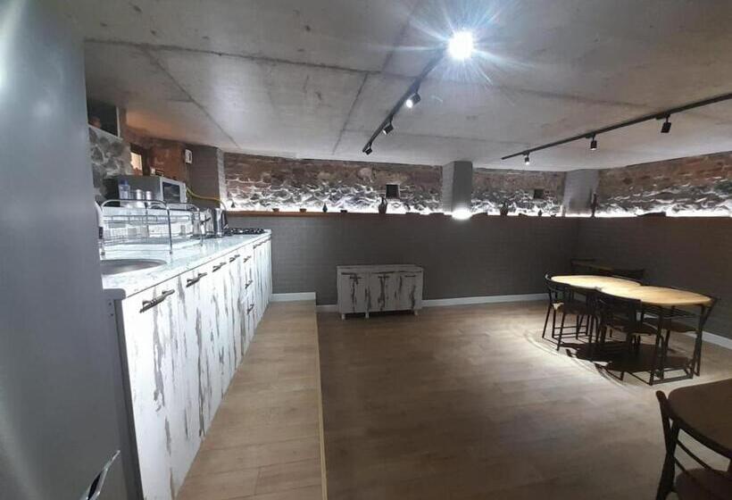 اتاق استاندارد با تراس, Aragvi