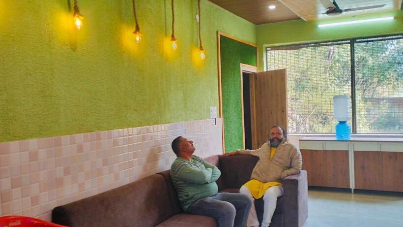 带大床的标准间, Kgf