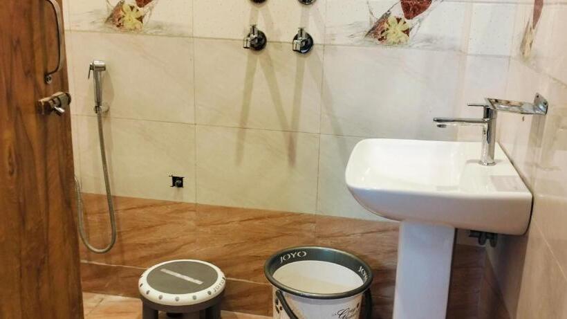 带大床的标准间, Kgf