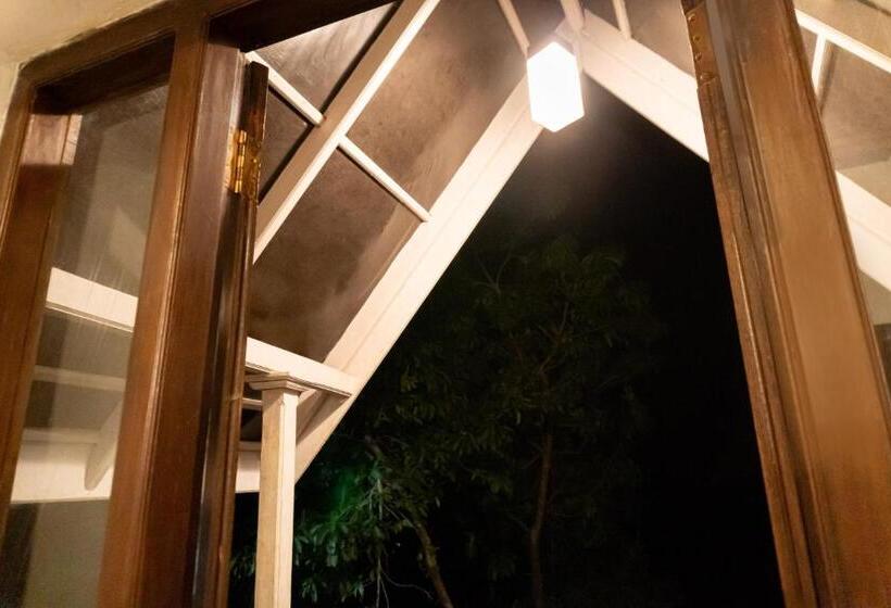 غرفة قياسية مزوَّدة بشُرفة, Beragala Serene Villa