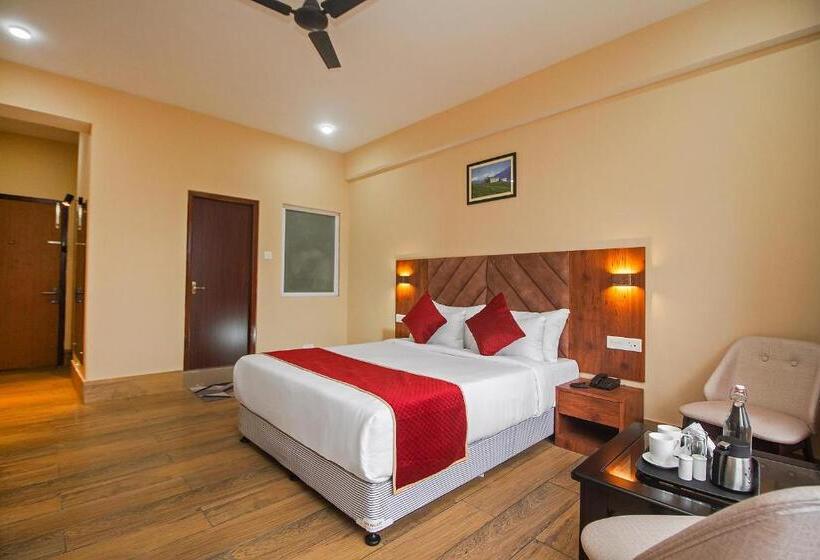 高级大房间, The Pahuna Retreat