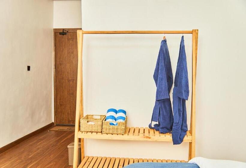 اتاق استاندارد با چشمانداز استخر, Ziba Beach Resort Lagos, Nigeria