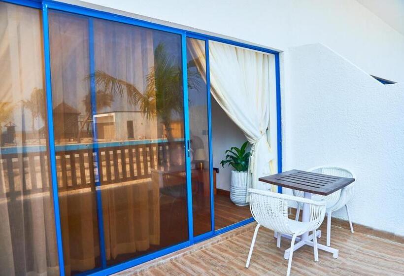 اتاق استاندارد با چشمانداز استخر, Ziba Beach Resort Lagos, Nigeria