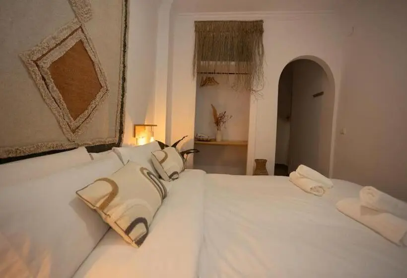 اتاق لوکس با بالکن, Naim Guest House Nerja