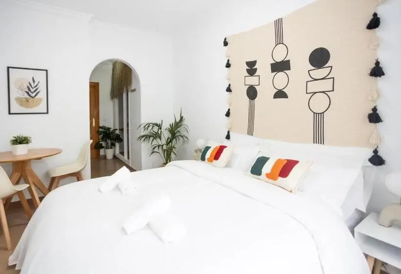 استودیو استاندارد با بالکن, Naim Guest House Nerja