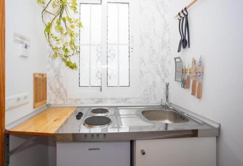 Студио Стандарт с Балконом, Naim Guest House Nerja