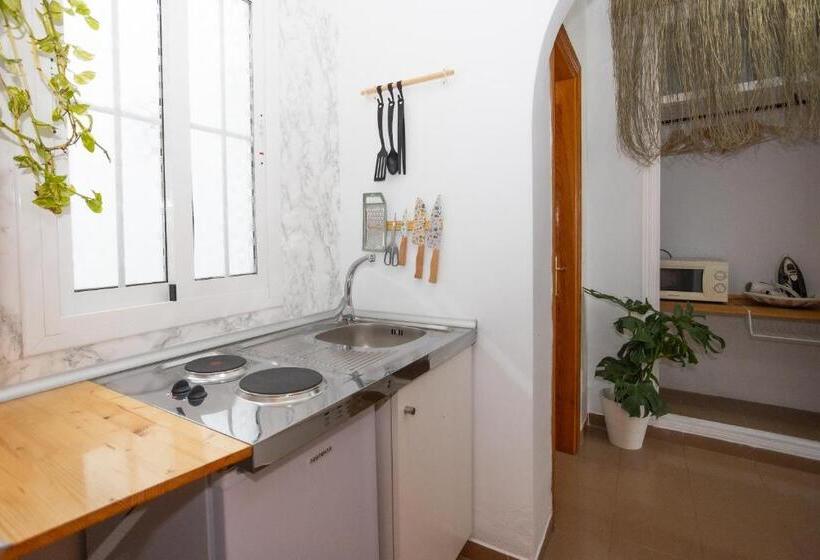 Студио Стандарт с Балконом, Naim Guest House Nerja