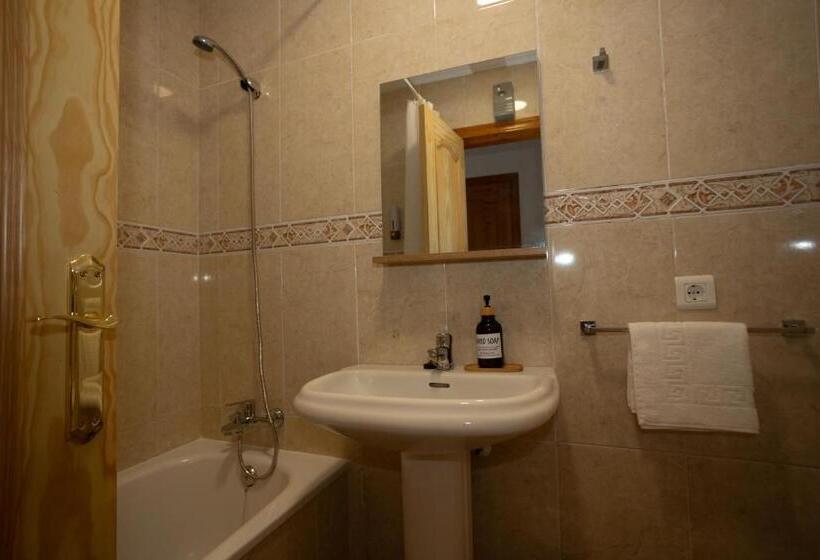 Номер Стандарт с Балконом, Naim Guest House Nerja