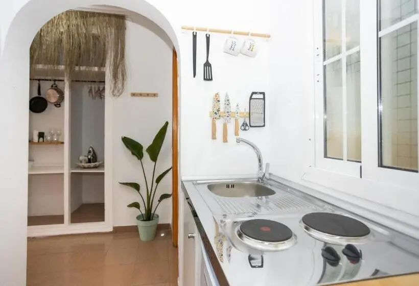استودیوی سوپریور, Naim Guest House Nerja