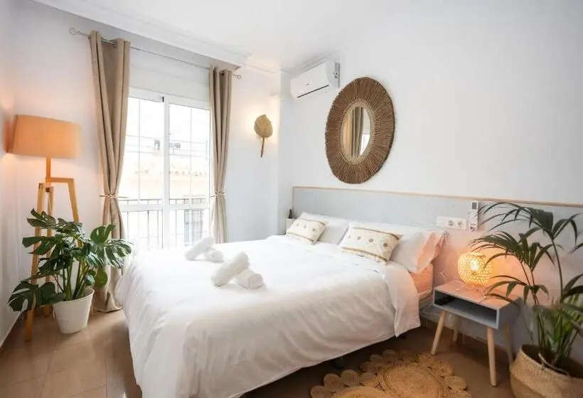 استودیوی سوپریور, Naim Guest House Nerja