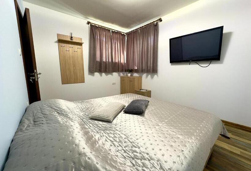 デラックスルーム, Navial