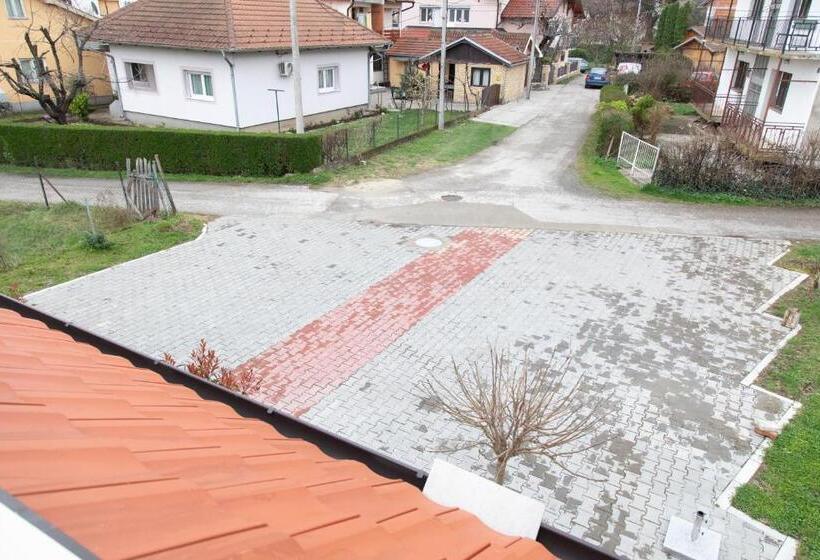 استودیو استاندارد با تراس, Vila Milovanović