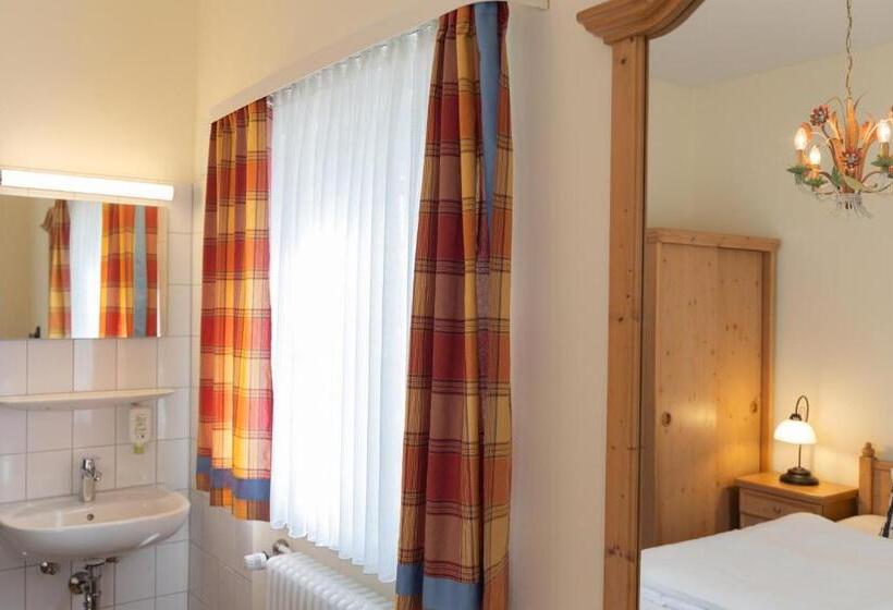 اتاق اکونومی, Gästehaus Englischer Garten