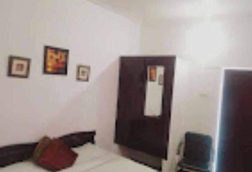 基本间, H. K. Legacy Nainital