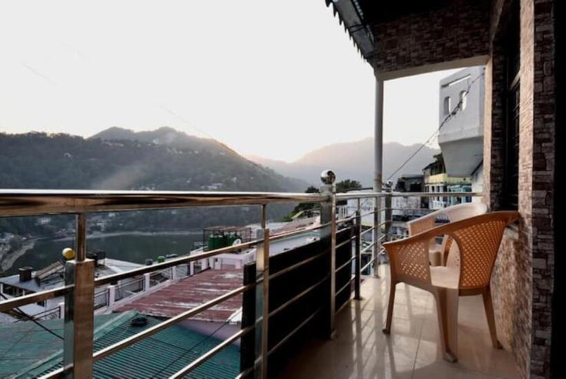 스탠다드 발코니 룸, H. K. Legacy Nainital