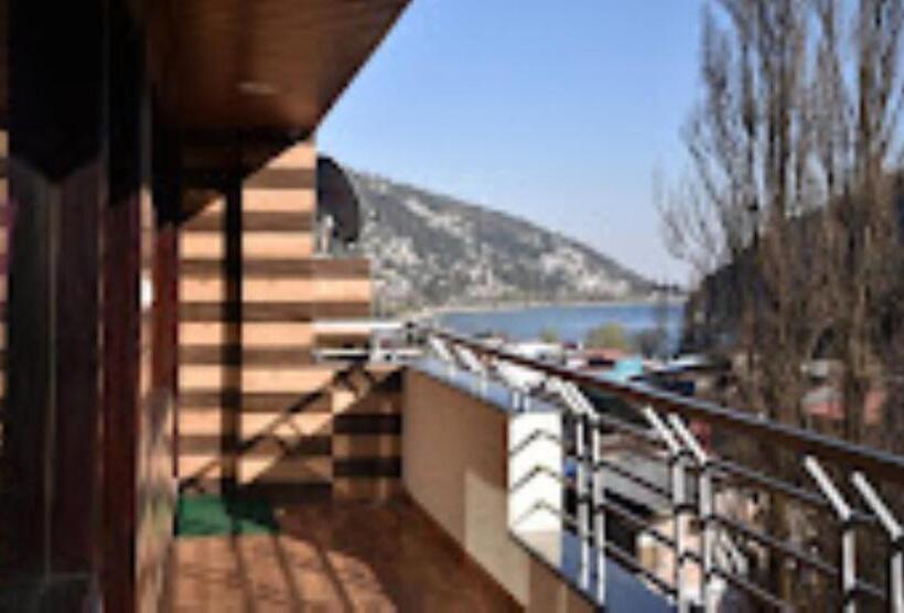 标准间带阳台, H. K. Legacy Nainital