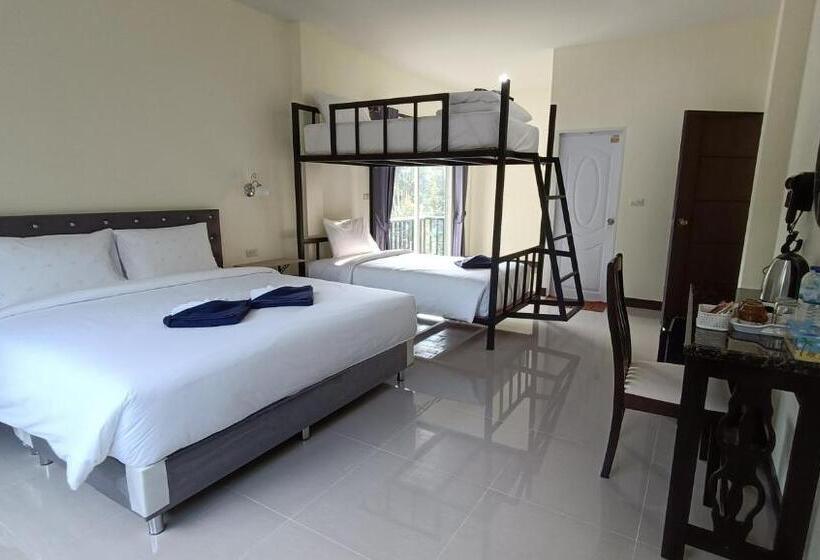 غرفة عائلية مطلّة علي الجبل, Khao Sok Green Garden Resort