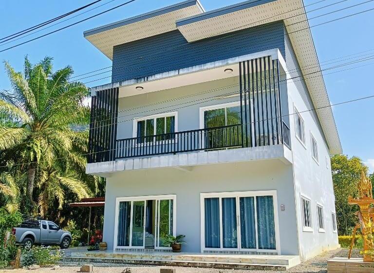 غرفة عائلية مطلّة علي الجبل, Khao Sok Green Garden Resort