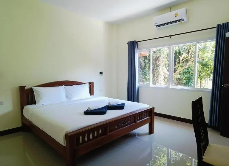 バス共有のスタンダードルーム, Khao Sok Green Garden Resort