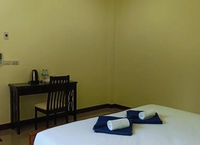 バス共有のスタンダードルーム, Khao Sok Green Garden Resort