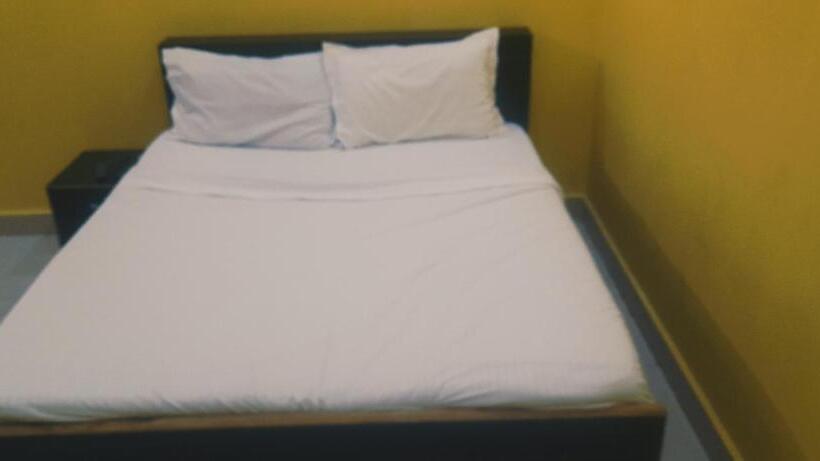 スタンダードルーム, The Knights Inn