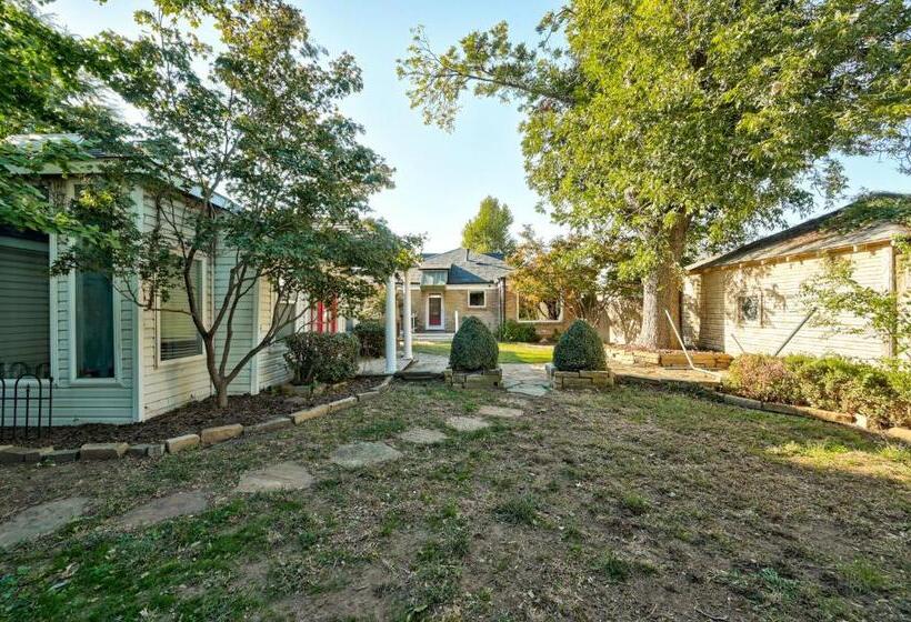 Talo 1 Makuuhuone, Classic Luxury Tudor And Garden Studio