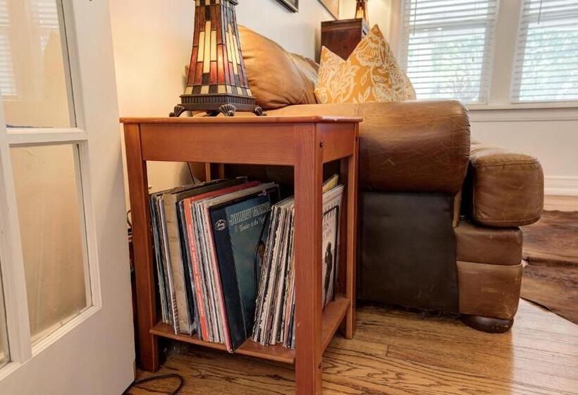 Talo 1 Makuuhuone, Classic Luxury Tudor And Garden Studio