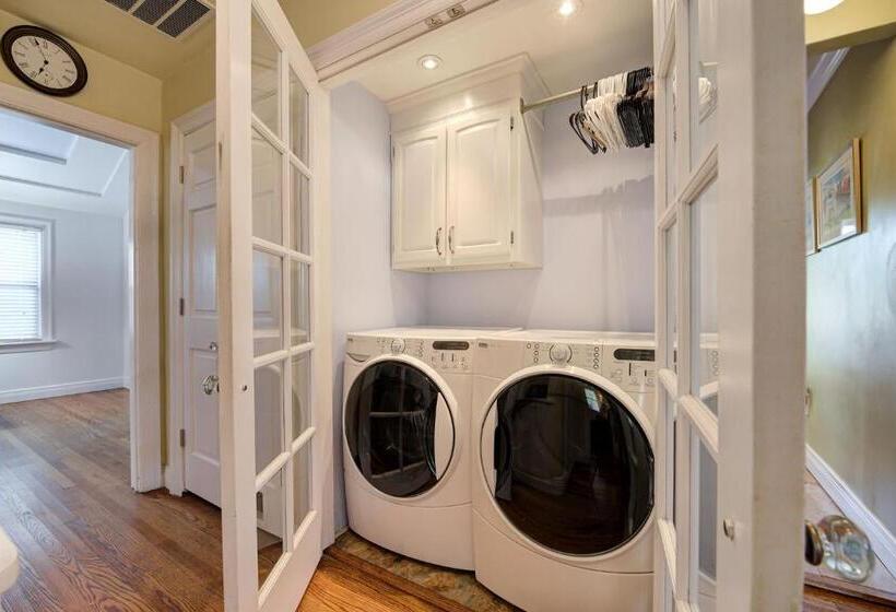 Talo 1 Makuuhuone, Classic Luxury Tudor And Garden Studio