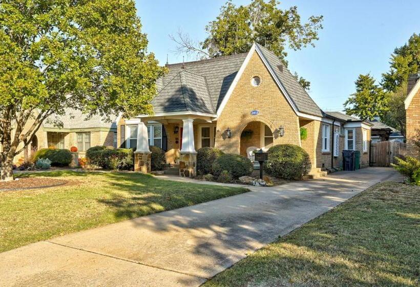 Standard Yhden Hengen Huone, Classic Luxury Tudor And Garden Studio