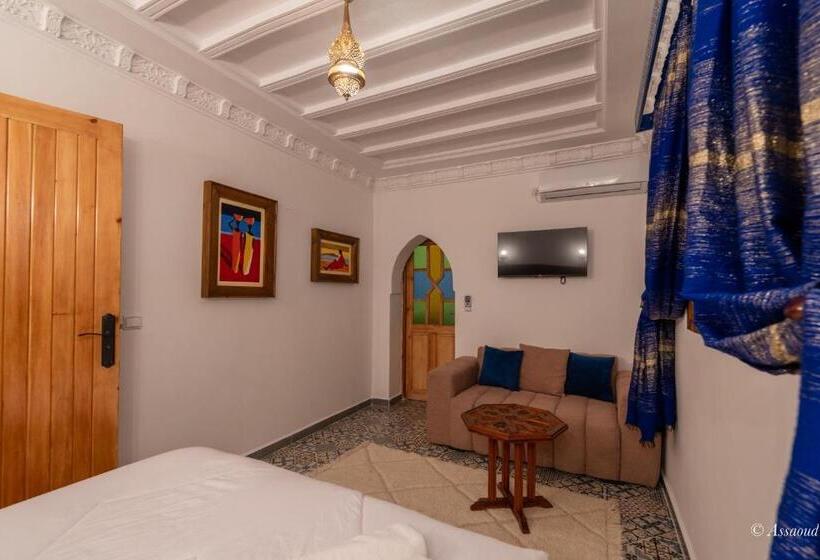 اتاق اکونومی, Dar Bleu Main