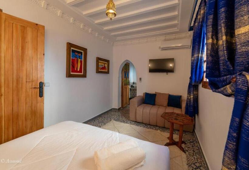 اتاق اکونومی, Dar Bleu Main