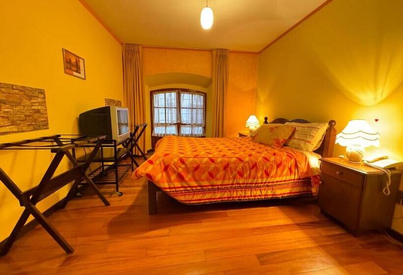 اتاق استاندارد با سرویس بهداشتی مشترک, Hostal Montañes