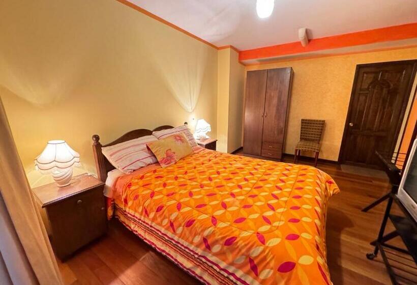 اتاق استاندارد با سرویس بهداشتی مشترک, Hostal Montañes