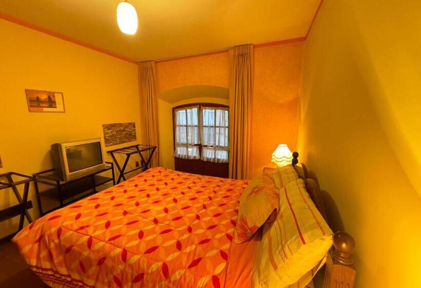 اتاق استاندارد با سرویس بهداشتی مشترک, Hostal Montañes