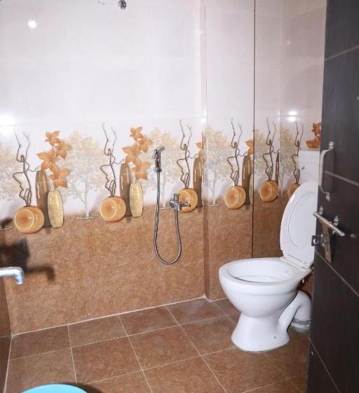 غرفة ديلوكس, Anand Grand And Lodge