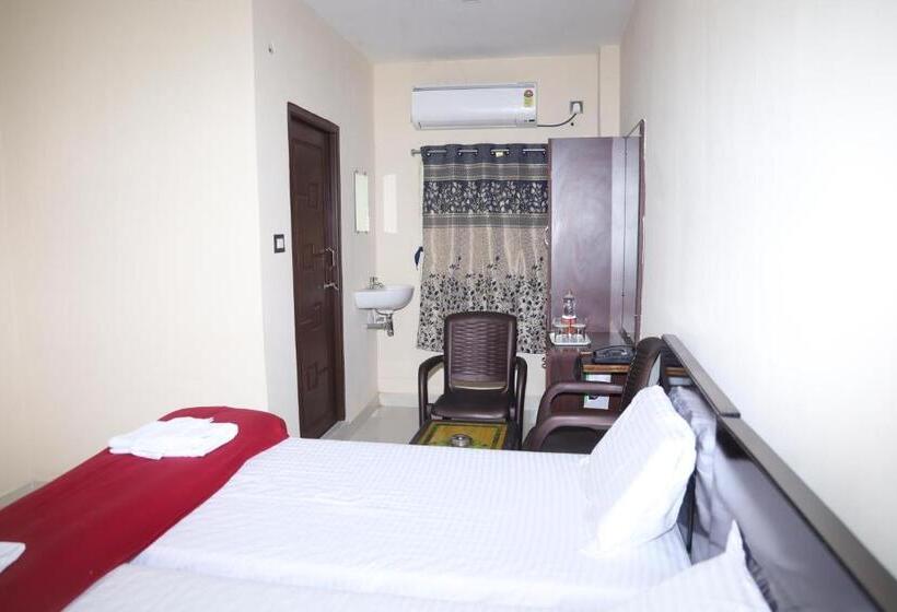 غرفة ديلوكس, Anand Grand And Lodge