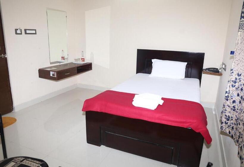 غرفة قياسية, Anand Grand And Lodge