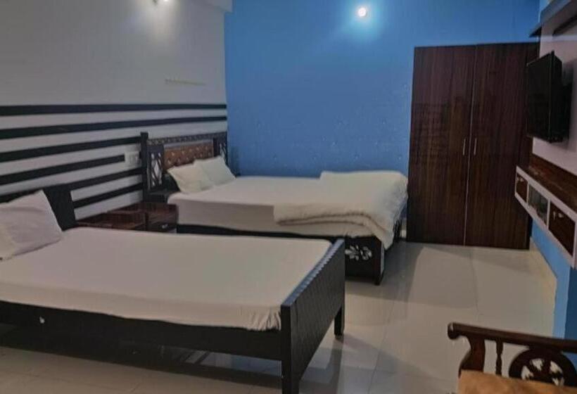 四人豪华间, Goroomgo Nalanda Guest House