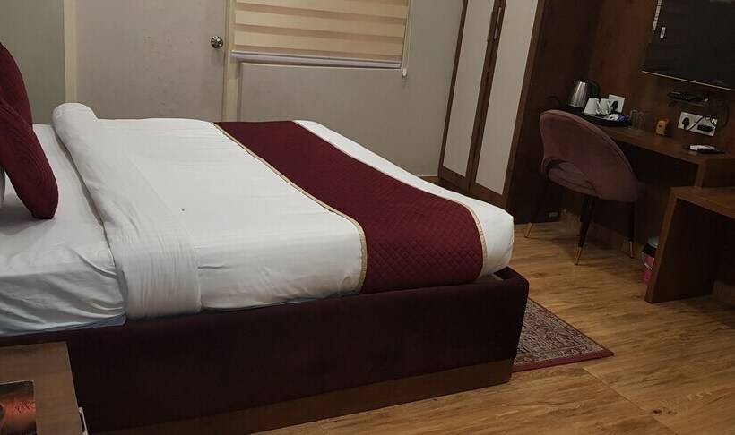 豪华房间, Jsr Kedar