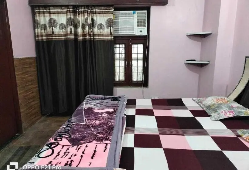 Chambre Triple Classique, Parth Logistics