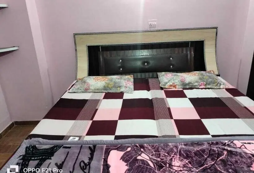 Chambre Triple Classique, Parth Logistics
