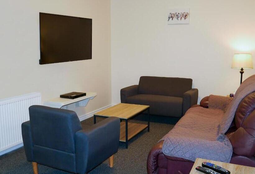 带大床的套房, Prospectors Inn