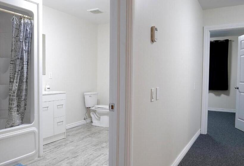 带大床的套房, Prospectors Inn